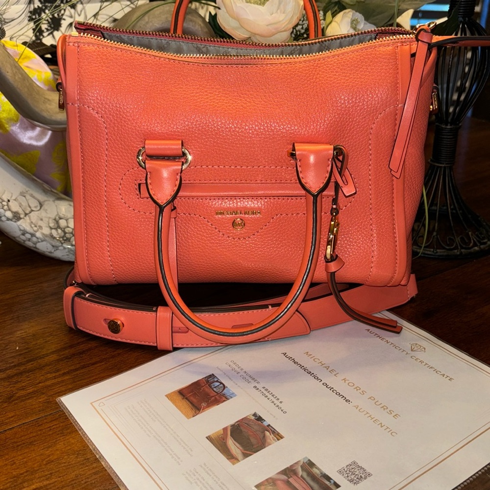 Michael Kors tote/Crossbody salmon color